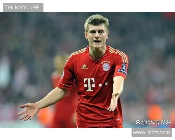 克罗斯:从足球场上的中场大师到全球球迷心中的传奇偶像